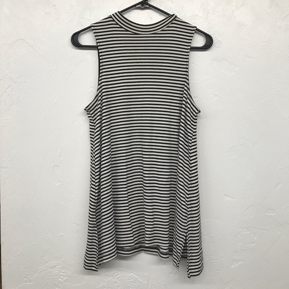 Black & White Sleeveless Blouse